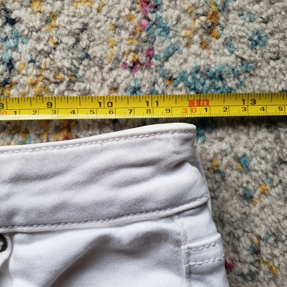 COPY - American Eagle High Rise Shortie Next Level Stretch White Distressed Sho… - Picture 9 of 9